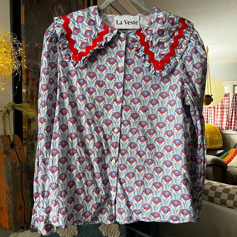La Veste Liberty Print School Shirt In Margaret Annie Large (Small alteration)